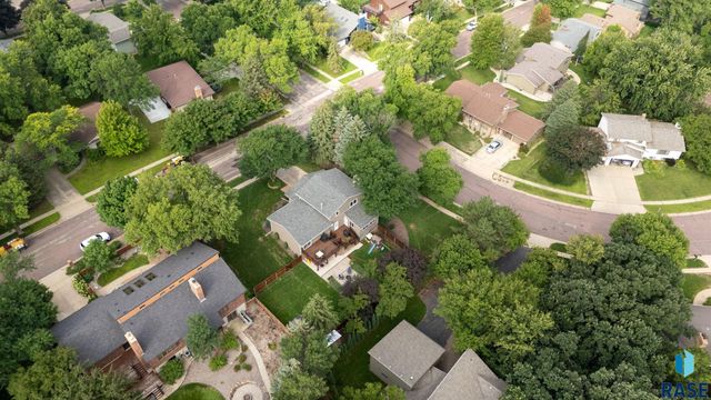 502 E Plum Creek Rd Road, Sioux Falls, SD 57105