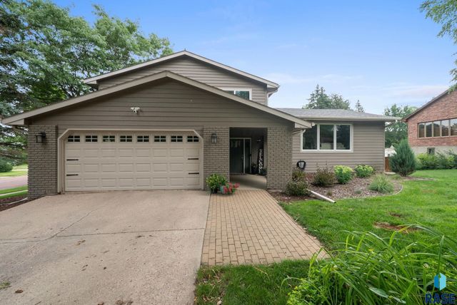 502 E Plum Creek Rd Road, Sioux Falls, SD 57105