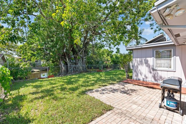 6840 SW 10th Ct, North Lauderdale, FL 33068