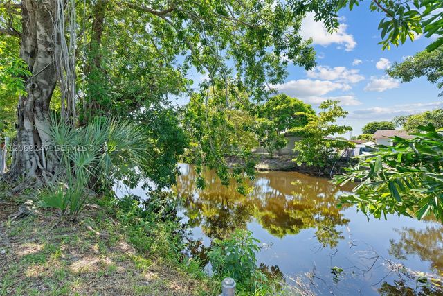 6840 SW 10th Ct, North Lauderdale, FL 33068