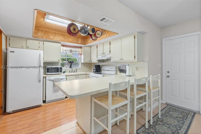 6840 SW 10th Ct, North Lauderdale, FL 33068