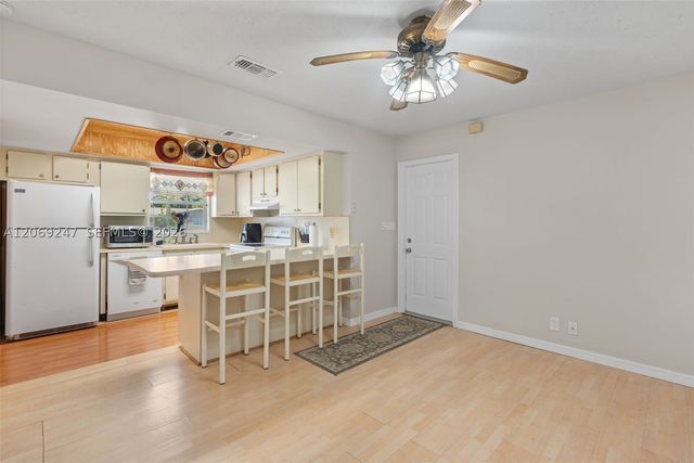 6840 SW 10th Ct, North Lauderdale, FL 33068