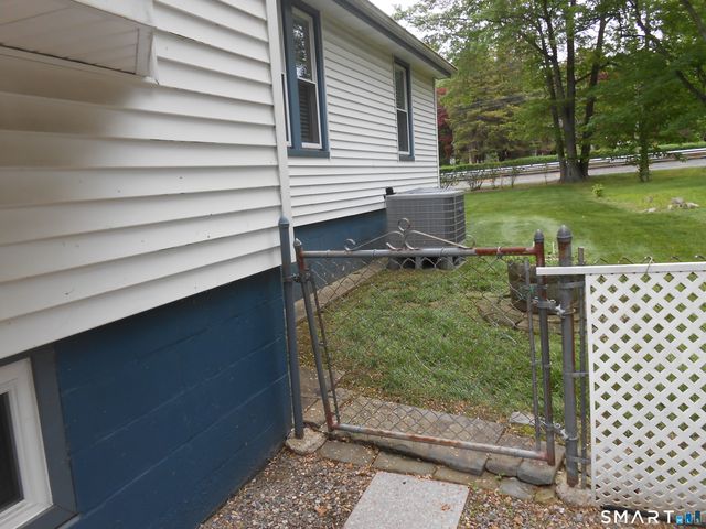 240 Derby Avenue, Orange, CT 06477