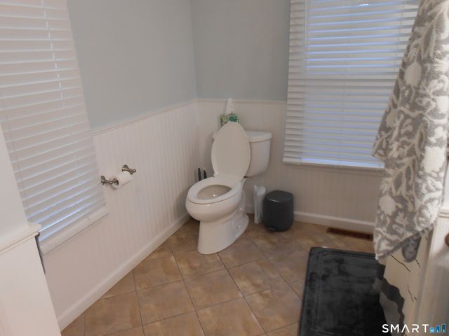 240 Derby Avenue, Orange, CT 06477