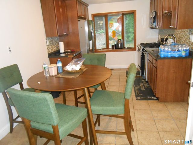 240 Derby Avenue, Orange, CT 06477