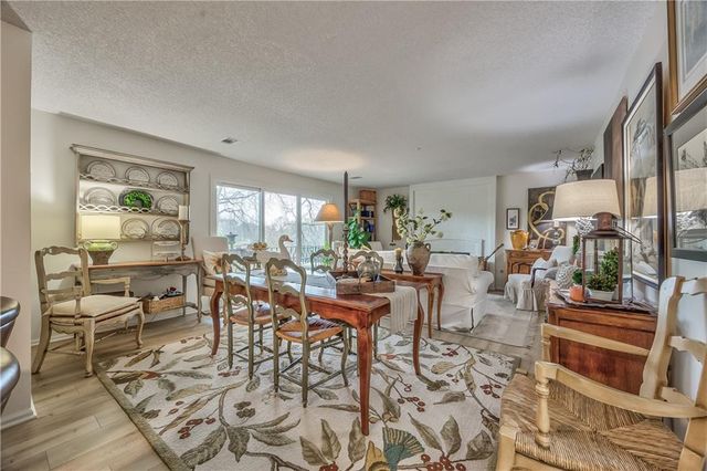 10746 Glenwood Street D, Overland Park, KS 66211
