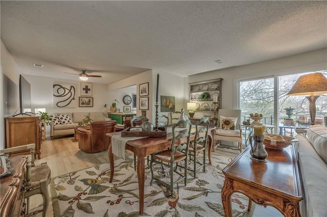 10746 Glenwood Street D, Overland Park, KS 66211