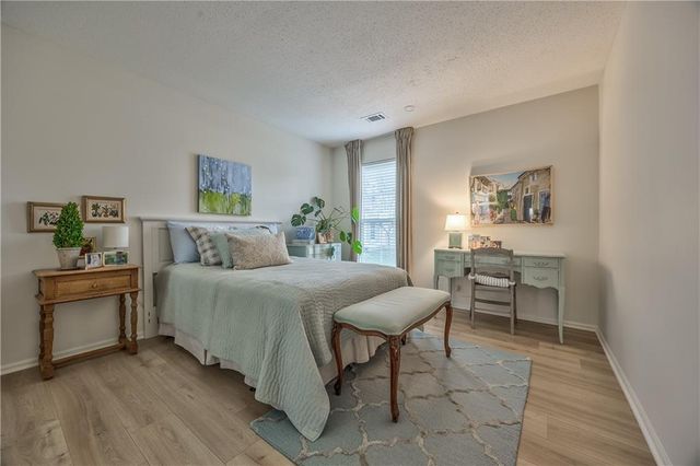 10746 Glenwood Street D, Overland Park, KS 66211