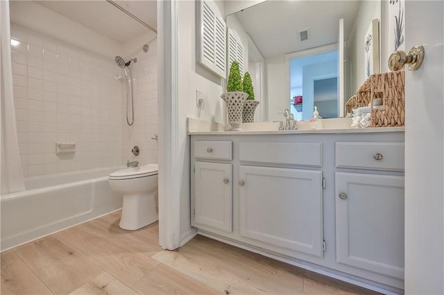 10746 Glenwood Street D, Overland Park, KS 66211