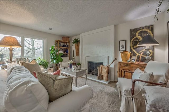 10746 Glenwood Street D, Overland Park, KS 66211