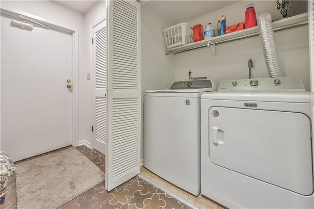 10746 Glenwood Street D, Overland Park, KS 66211
