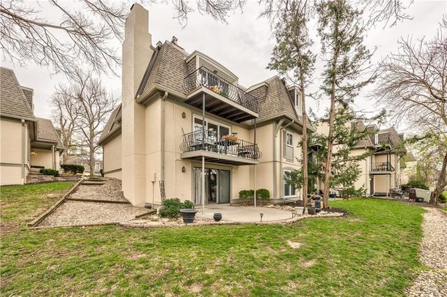 10746 Glenwood Street D, Overland Park, KS 66211