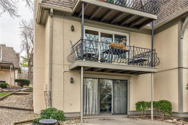 10746 Glenwood Street D, Overland Park, KS 66211