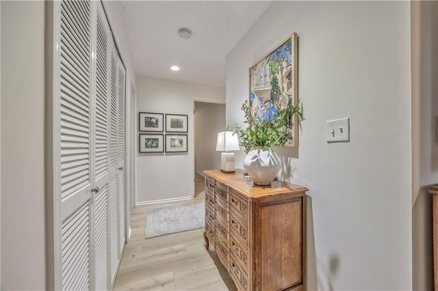 10746 Glenwood Street D, Overland Park, KS 66211