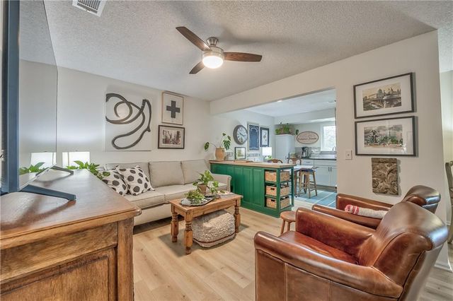 10746 Glenwood Street D, Overland Park, KS 66211