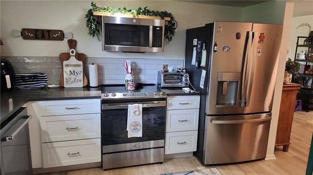 10746 Glenwood Street D, Overland Park, KS 66211