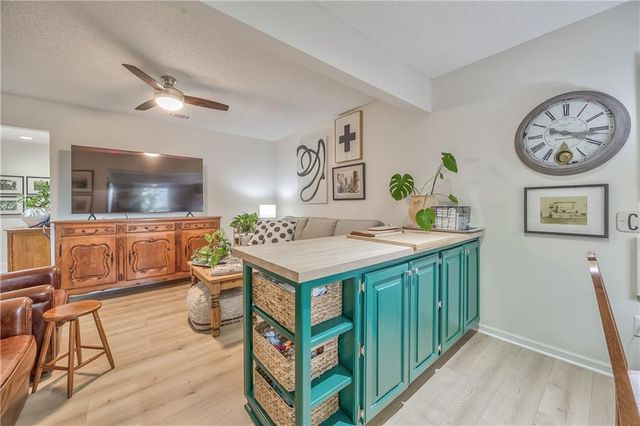 10746 Glenwood Street D, Overland Park, KS 66211
