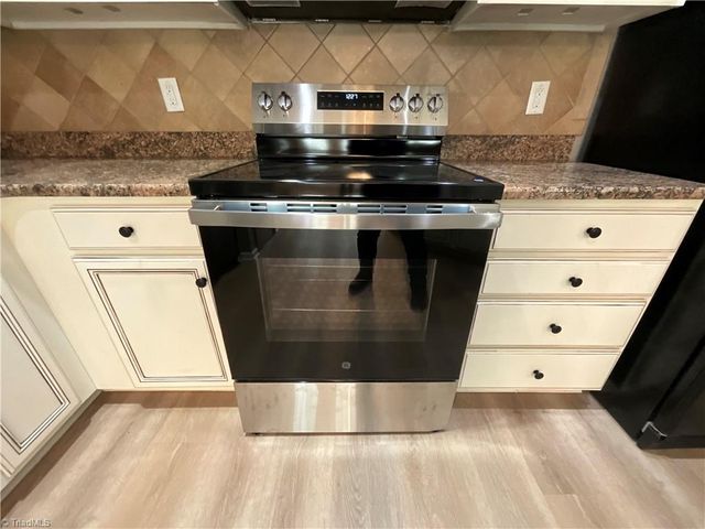 27 Cherine Way, Greensboro, NC 27410