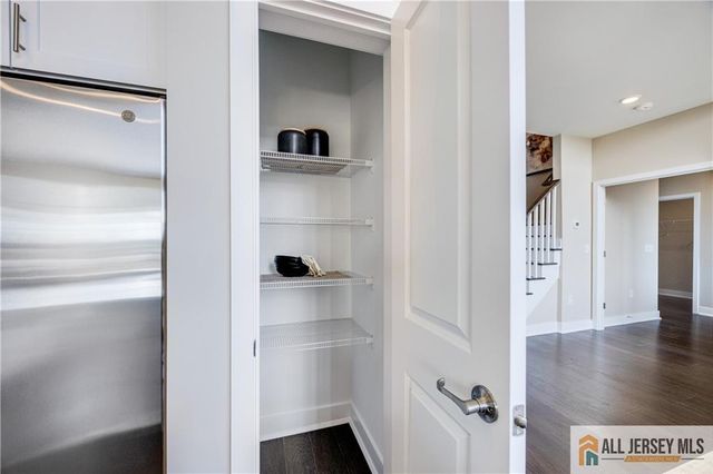 6 Galerie Court, Monroe, NJ 08831