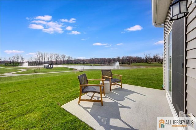 6 Galerie Court, Monroe, NJ 08831