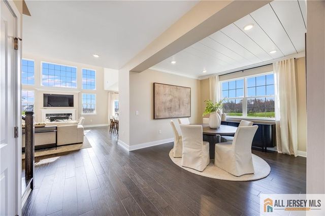 6 Galerie Court, Monroe, NJ 08831