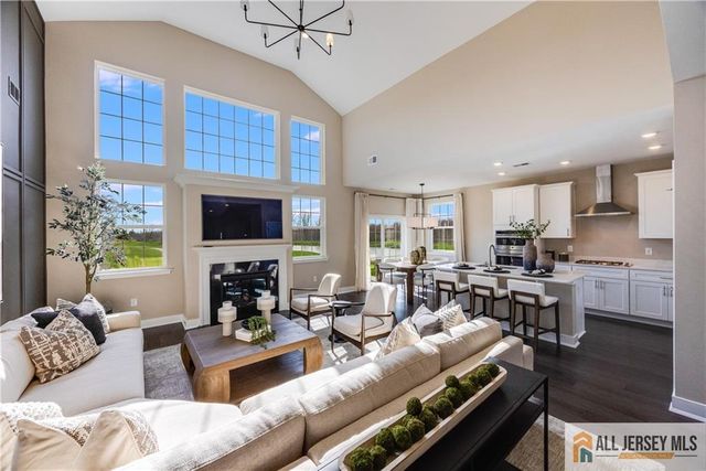 6 Galerie Court, Monroe, NJ 08831