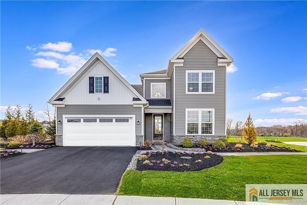 6 Galerie Court, Monroe, NJ 08831