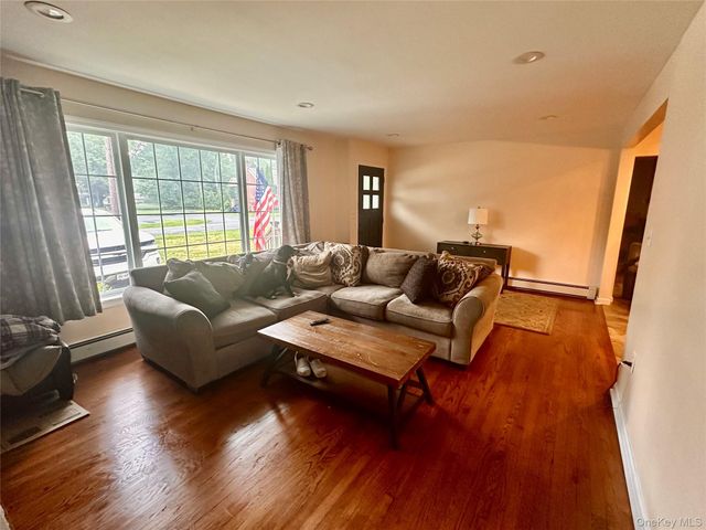 19 Closs Drive, Rhinebeck, NY 12572