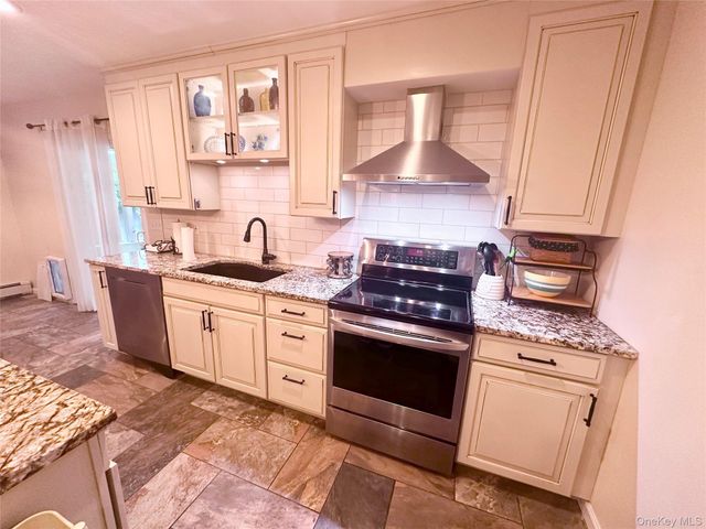 19 Closs Drive, Rhinebeck, NY 12572