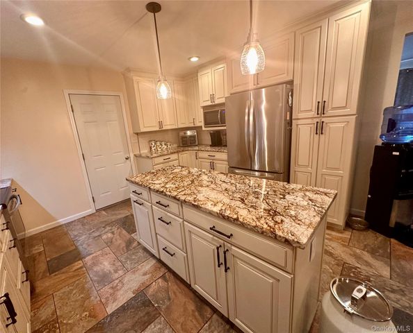 19 Closs Drive, Rhinebeck, NY 12572