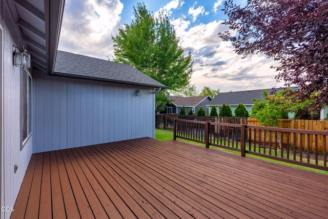 21326 Starling Drive, Bend, OR 97701