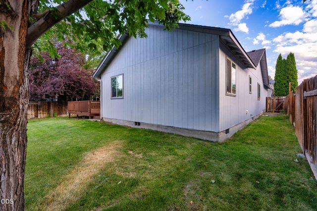 21326 Starling Drive, Bend, OR 97701