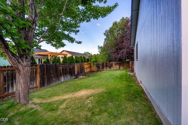 21326 Starling Drive, Bend, OR 97701