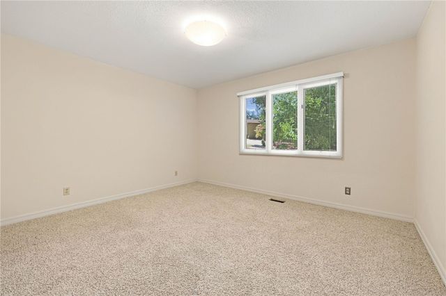 7 Kenton Lane, Bella Vista, AR 72715