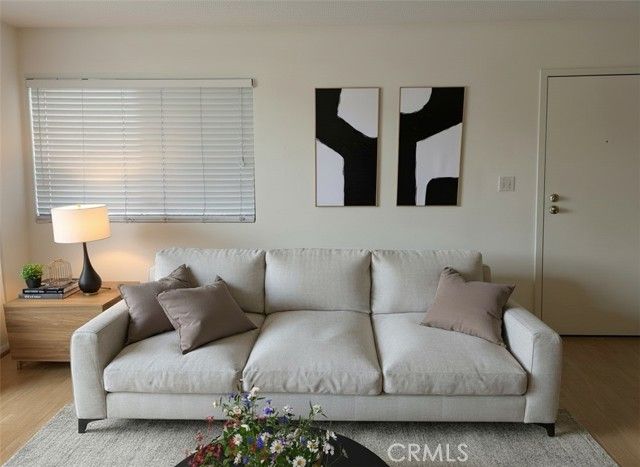 10770 Woodley 7, Granada Hills (los Angeles), CA 91344