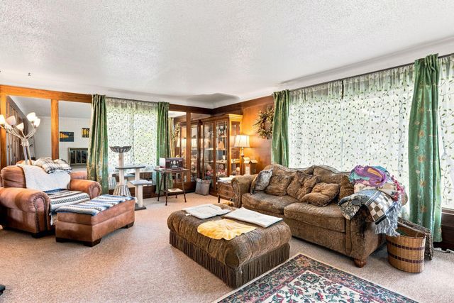 5433 Twin Lake Boulevard E, Brooklyn Center, MN 55429