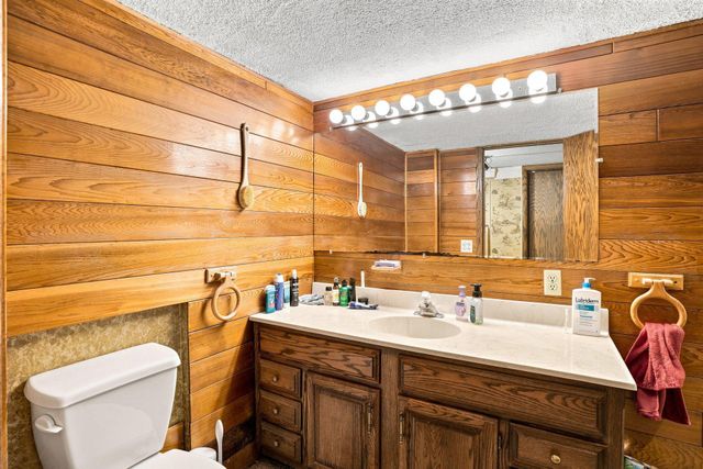 5433 Twin Lake Boulevard E, Brooklyn Center, MN 55429