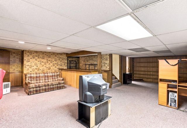 5433 Twin Lake Boulevard E, Brooklyn Center, MN 55429