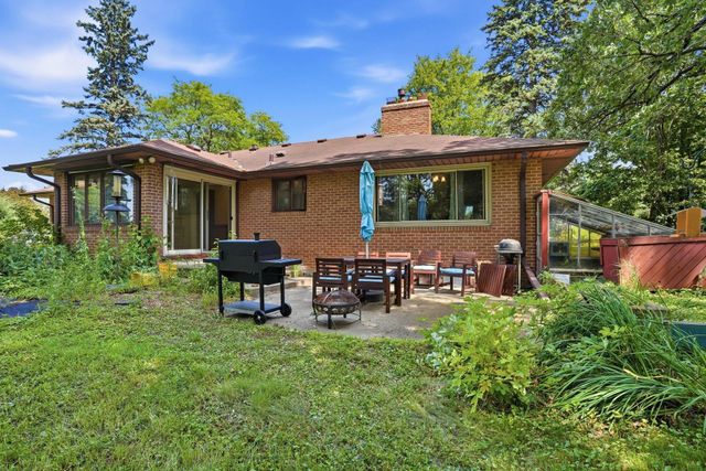 5433 Twin Lake Boulevard E, Brooklyn Center, MN 55429