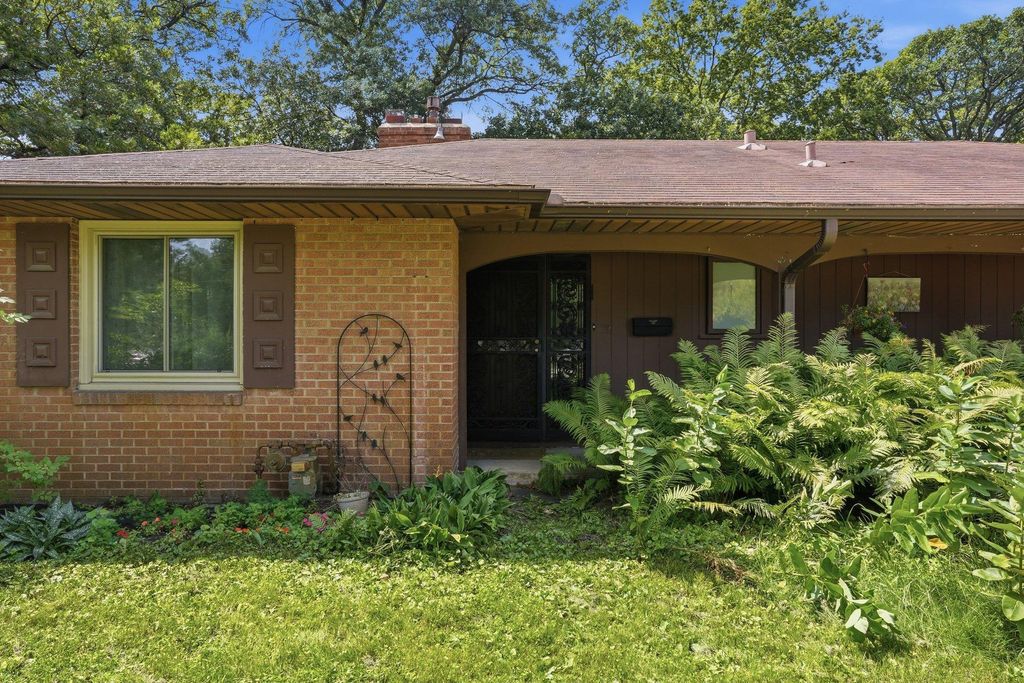 5433 Twin Lake Boulevard E, Brooklyn Center, MN 55429 — photo 2