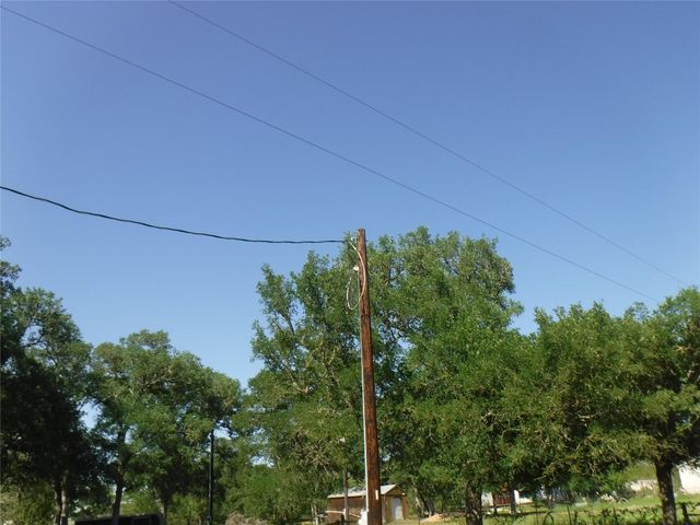 137 Winding LN, Smithville, TX 78957