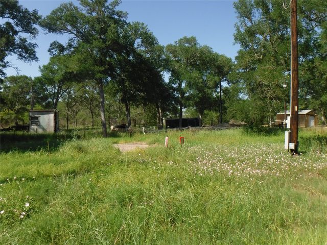 137 Winding LN, Smithville, TX 78957