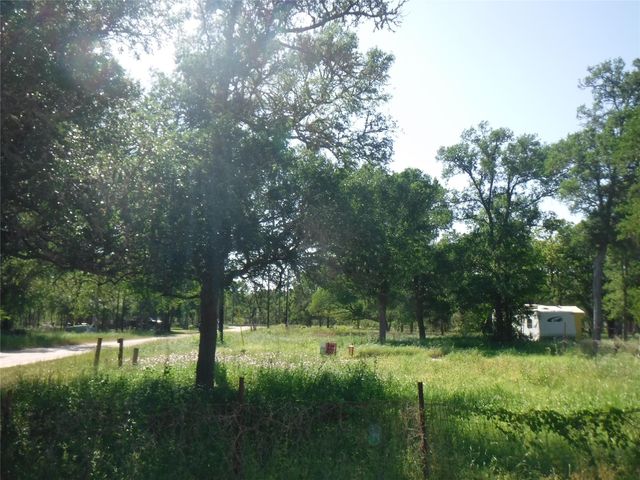 137 Winding LN, Smithville, TX 78957