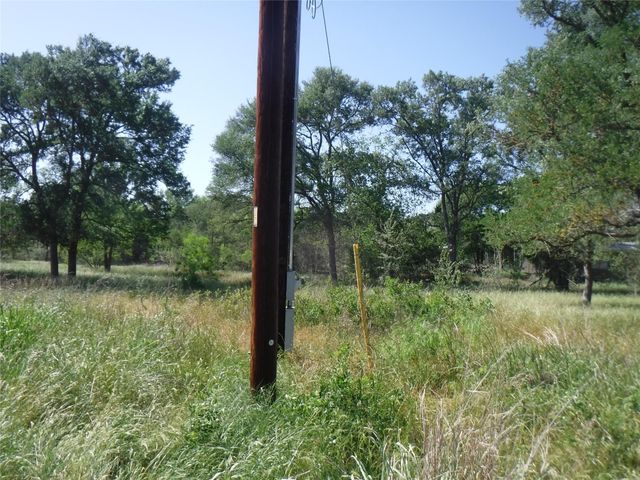 137 Winding LN, Smithville, TX 78957