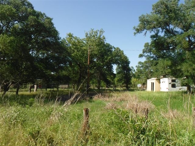137 Winding LN, Smithville, TX 78957