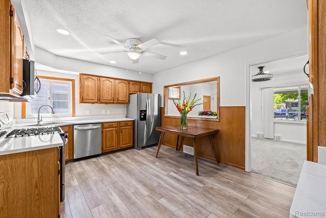 15922 Deering Street, Livonia, MI 48154