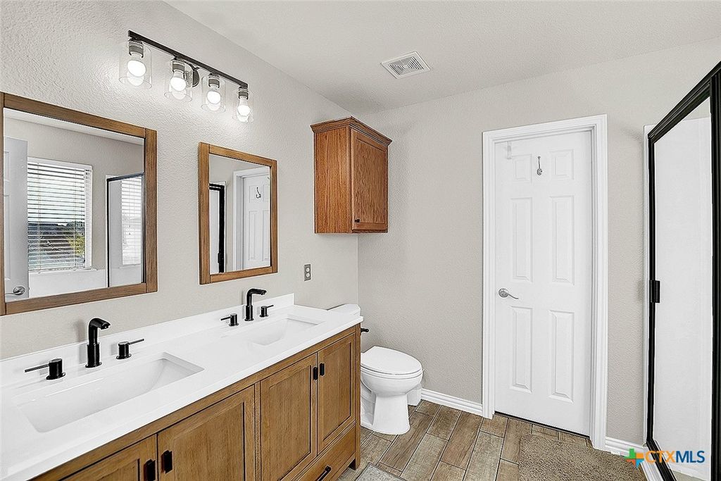 Image 20 of property listing at 113 Endeavour, Kyle, TX 78640