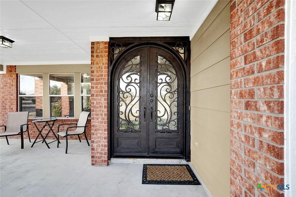 Image 3 of property listing at 113 Endeavour, Kyle, TX 78640