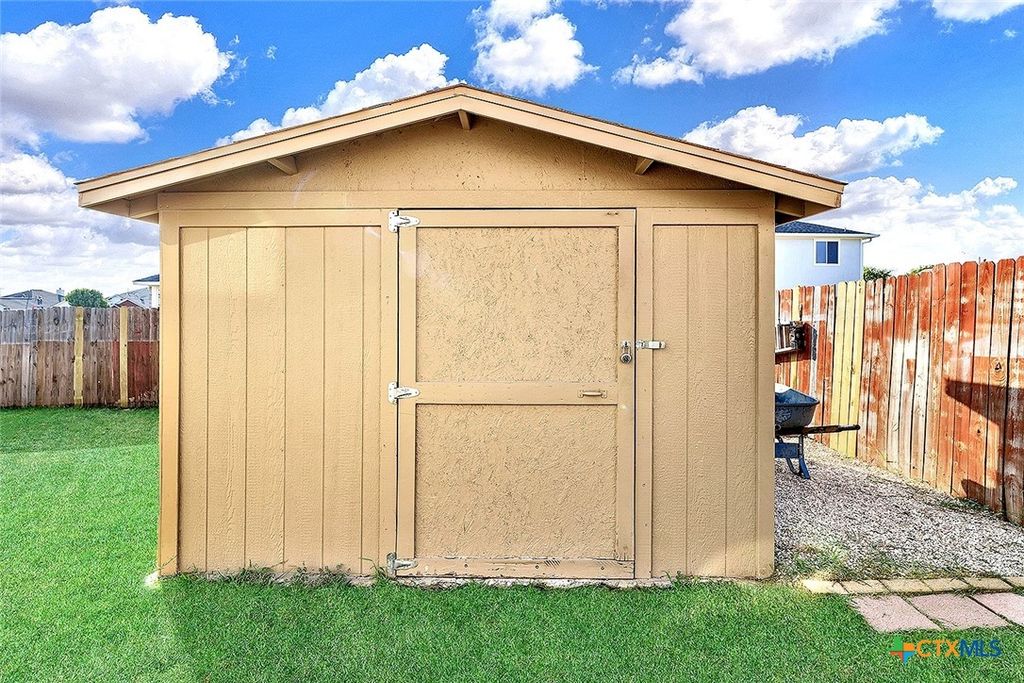 Image 34 of property listing at 113 Endeavour, Kyle, TX 78640