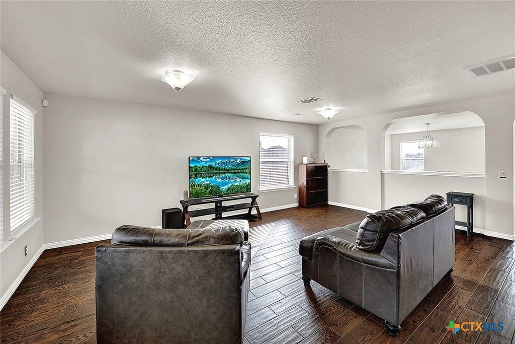 Image 6 of property listing at 113 Endeavour, Kyle, TX 78640